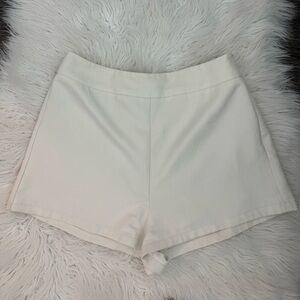 Beginning Boutique Classy White Shorts Size 6